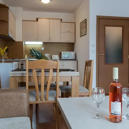Private In Yassen Слънчев бряг